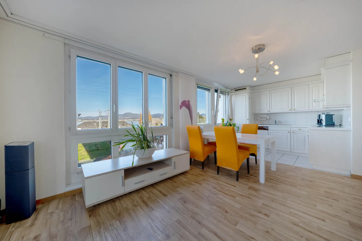 Appartamento con vista sul lago - con balcone vetrato! - Foto 4 di 10