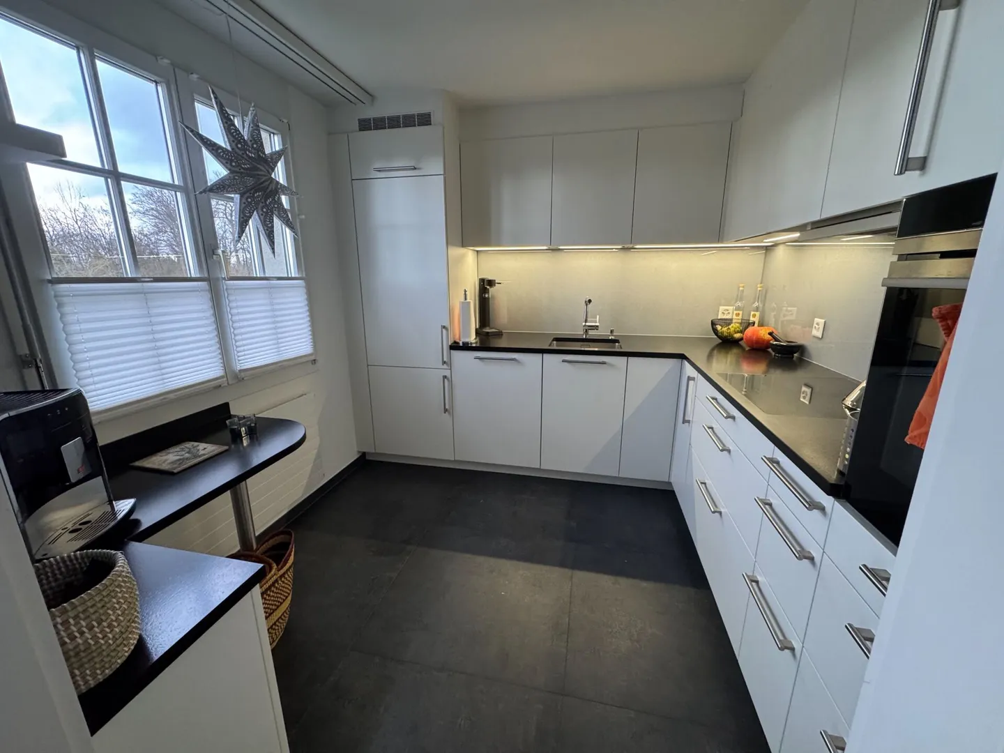 3.5 Room Condominium in Preferred Location - Photo 3 of 11