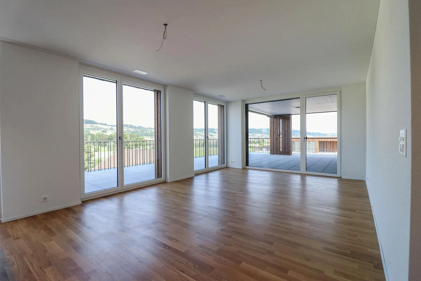 Modern penthouse apartment with a view of greenery - Photo 1 of 7