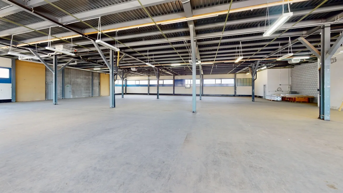 Spacious storage area (approx. 830 m2) on the 2nd floor - Photo 5 of 9
