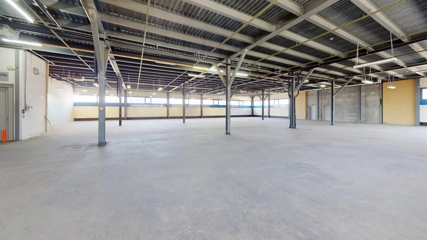 Spacious storage area (approx. 830 m2) on the 2nd floor - Photo 6 of 9