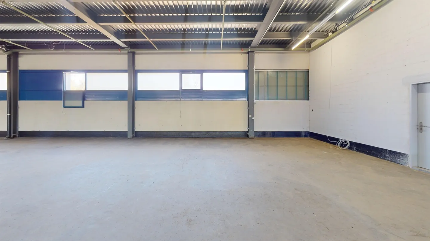 Spacious storage area (approx. 830 m2) on the 2nd floor - Photo 8 of 9