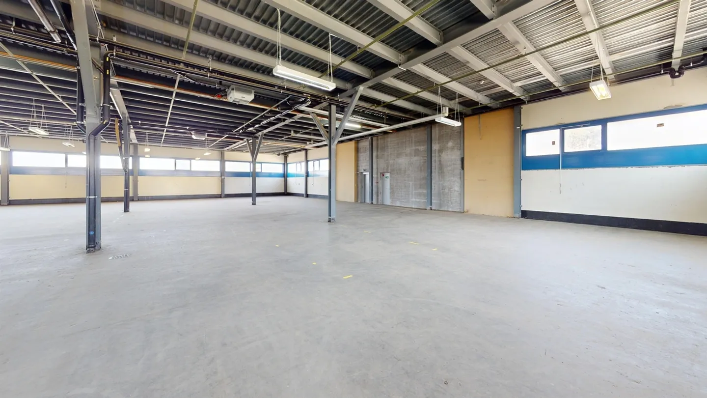 Spacious storage area (approx. 830 m2) on the 2nd floor - Photo 9 of 9