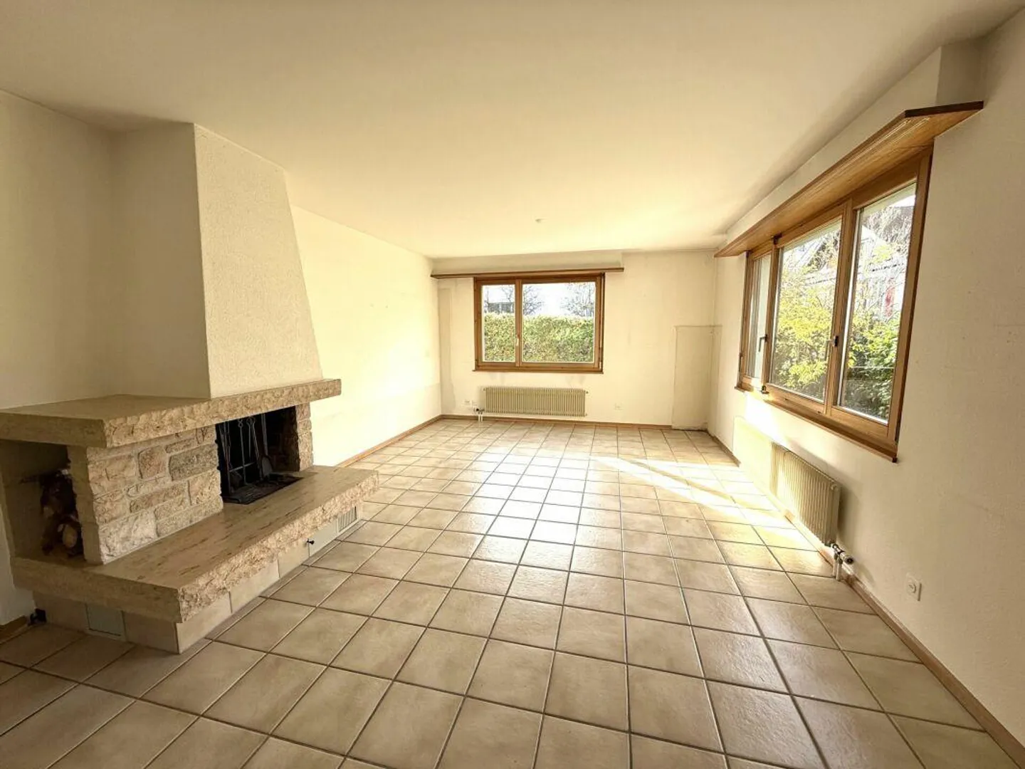 Sonnige 4.5-Zimmer-Erdgeschosswohnung im beliebten Riehen mit Hobbyraum, ausbaubarem  Estrich und viel Entwicklungspotential - Foto 3 von 12