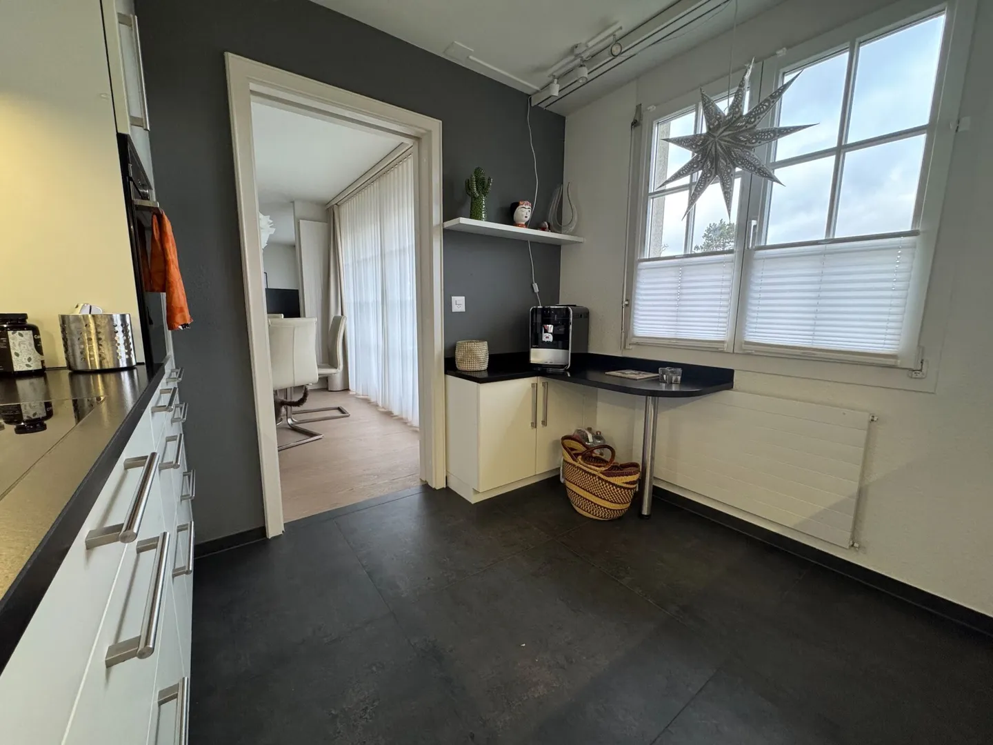 3.5 Room Condominium in Preferred Location - Photo 4 of 11