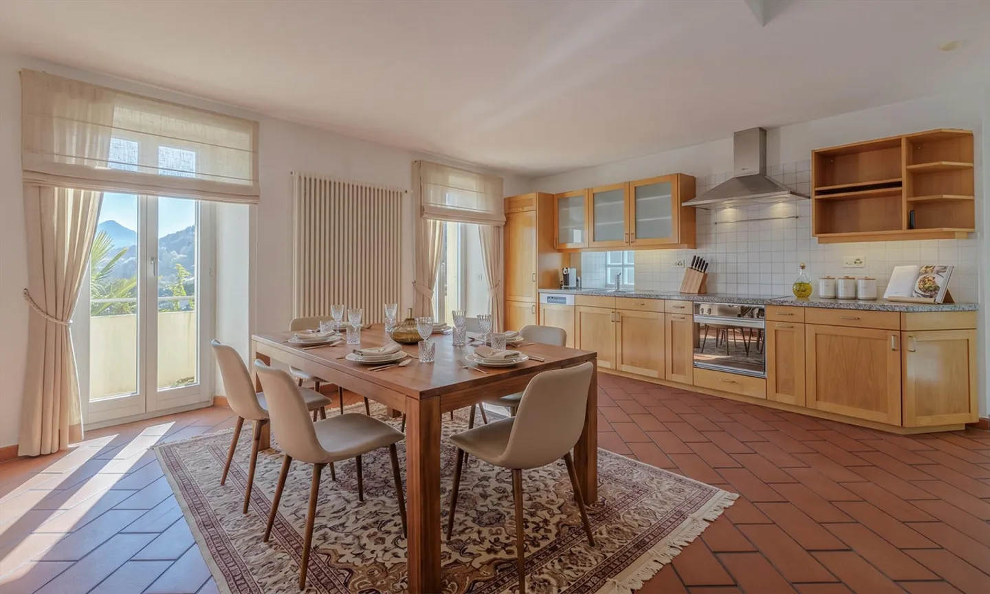 HISTORICAL RESIDENCE OF 9 ROOMS WITH PANORAMIC TERRACE IN AROGNO - Photo 2 of 9