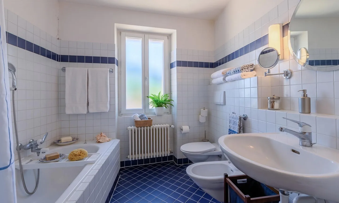 HISTORICAL RESIDENCE OF 9 ROOMS WITH PANORAMIC TERRACE IN AROGNO - Photo 6 of 9