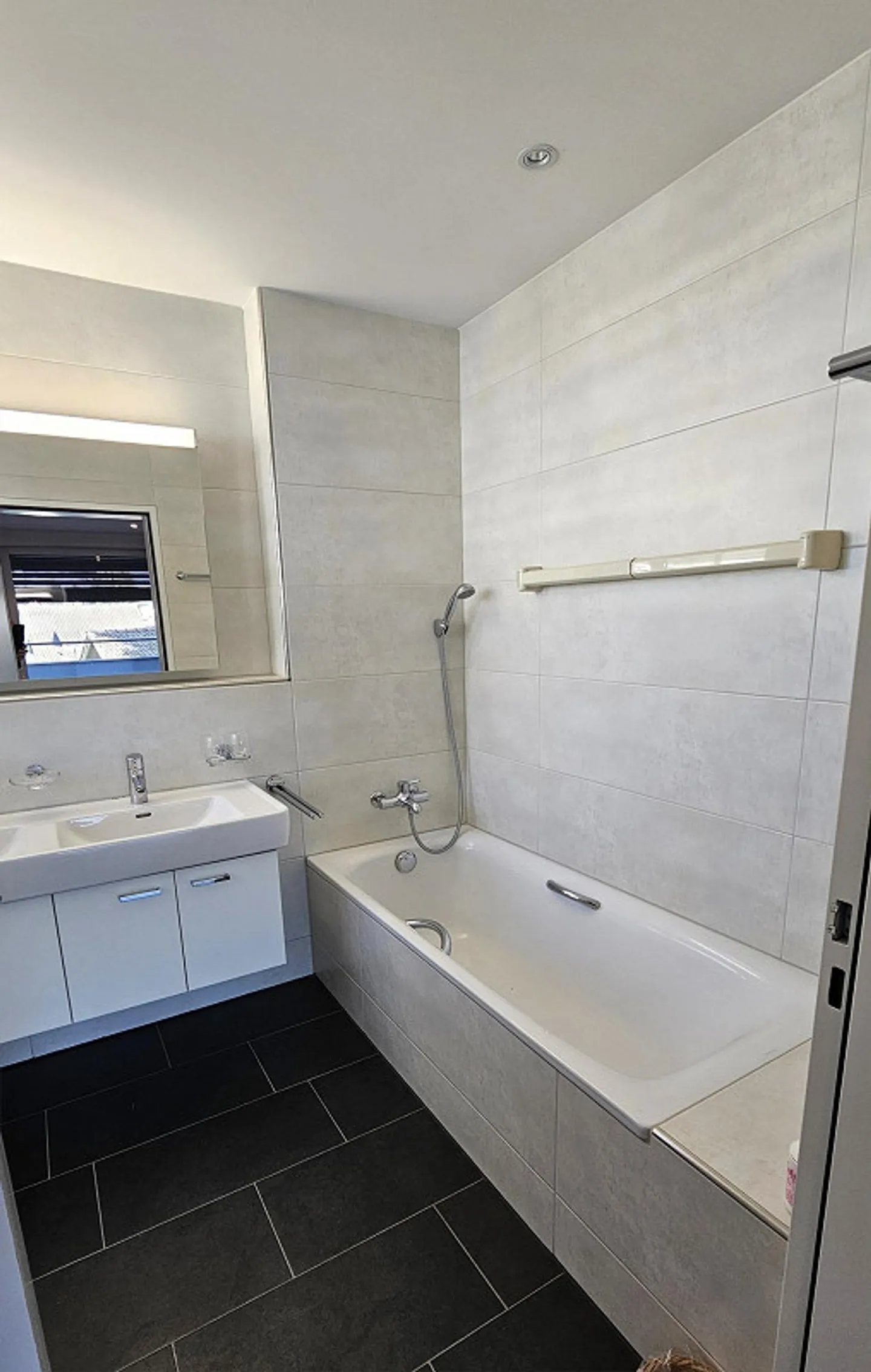 Appartement sous les toits lumineux de 4,5 pièces - Photo 6 sur 13