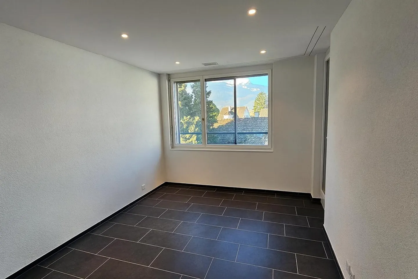 Appartement sous les toits lumineux de 4,5 pièces - Photo 7 sur 13