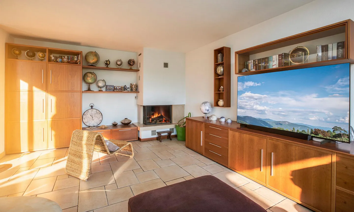 BRIGHT SINGLE-FAMILY VILLA WITH POOL IN STABIO - Photo 2 of 9