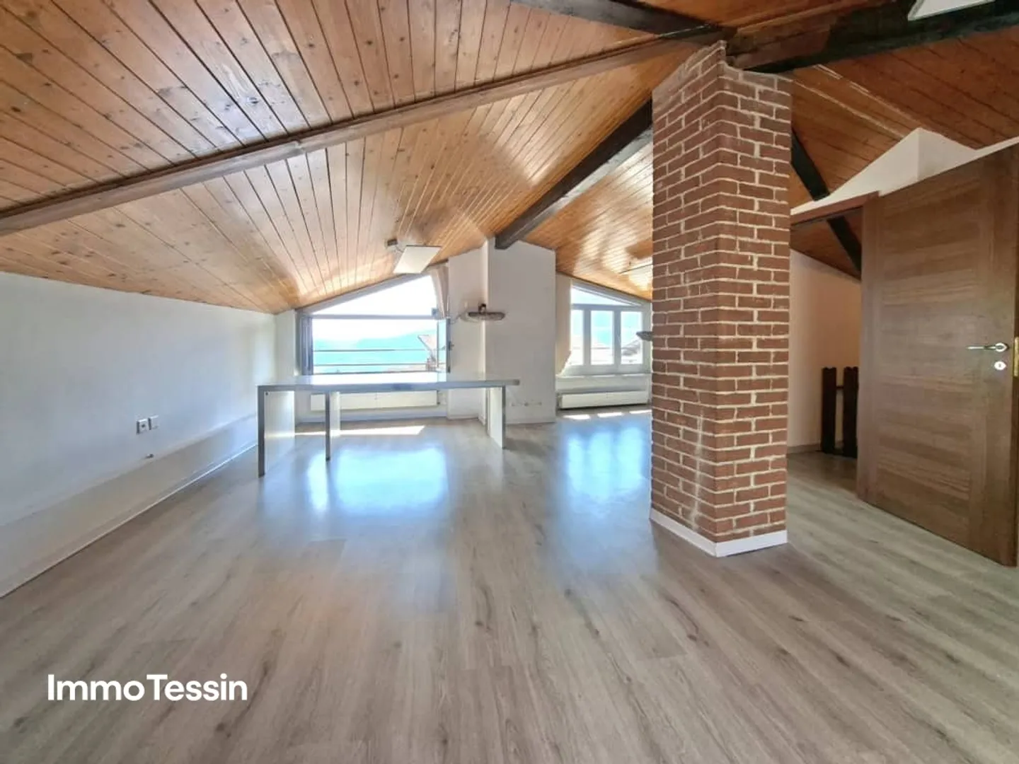 Extraordinary apartment in the nucleus of Rovio full of charm and history with lake view - Photo 6 of 13