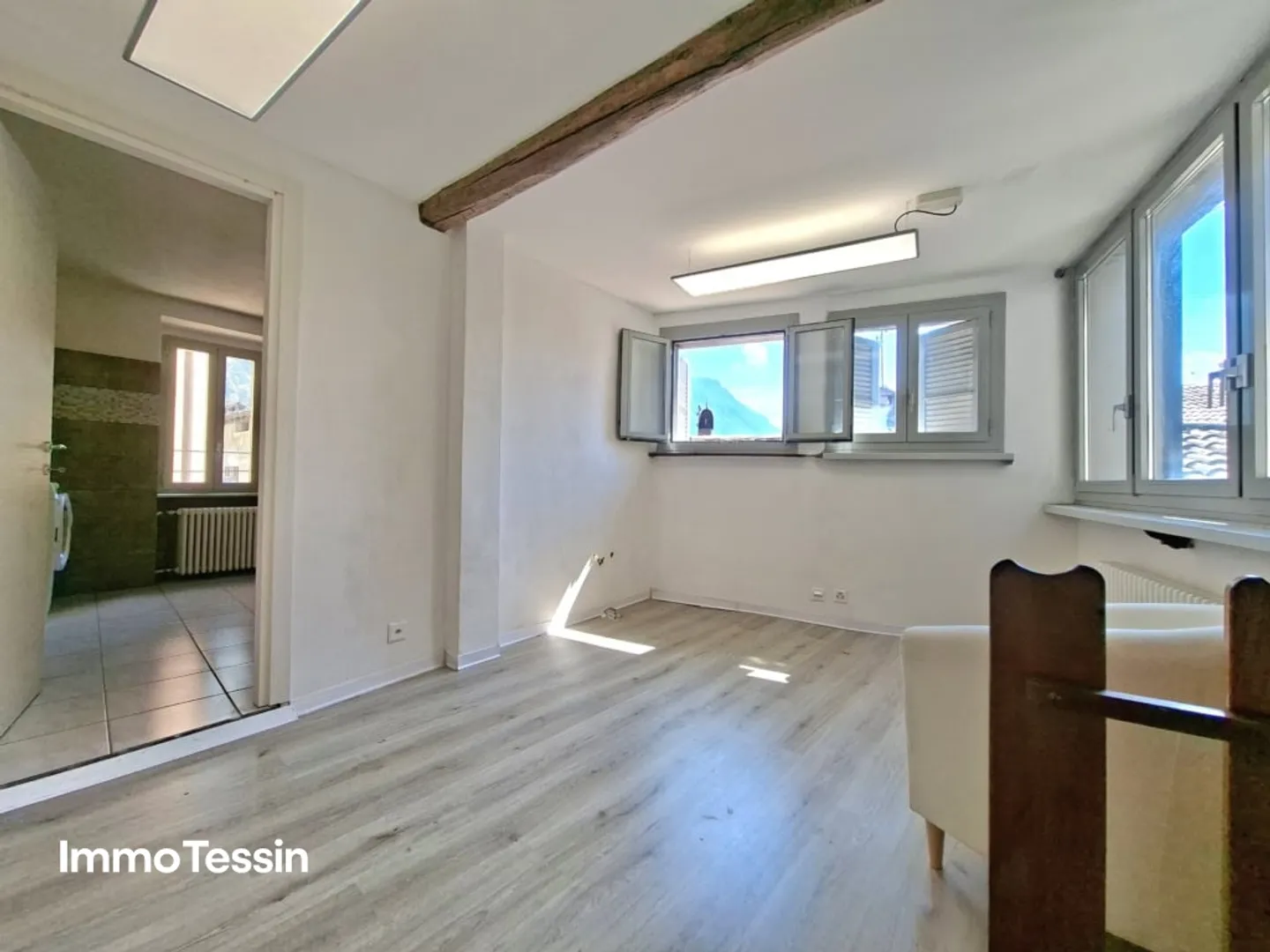 Extraordinary apartment in the nucleus of Rovio full of charm and history with lake view - Photo 11 of 13