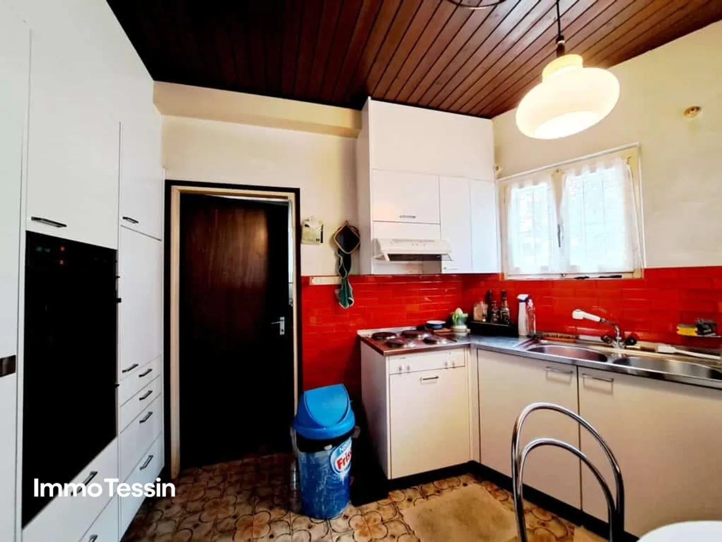 RENDITE: Haus mit 3 Wohnungen an top Lage, mit Seesicht, Innenpool ... - Foto 9 von 13