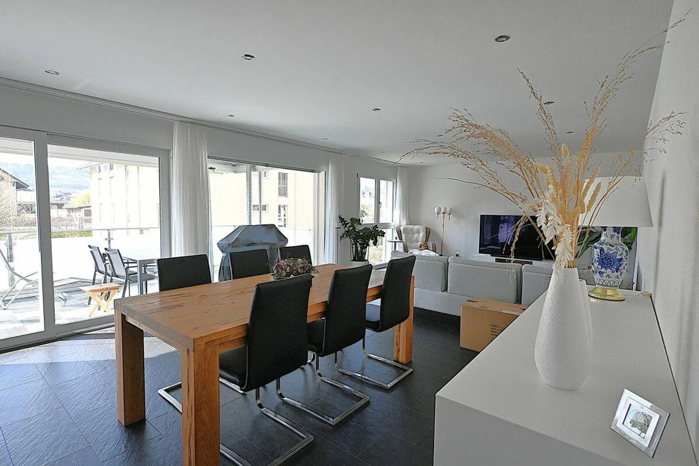 Well-kept, spacious and sunny apartment - Photo 1 of 11