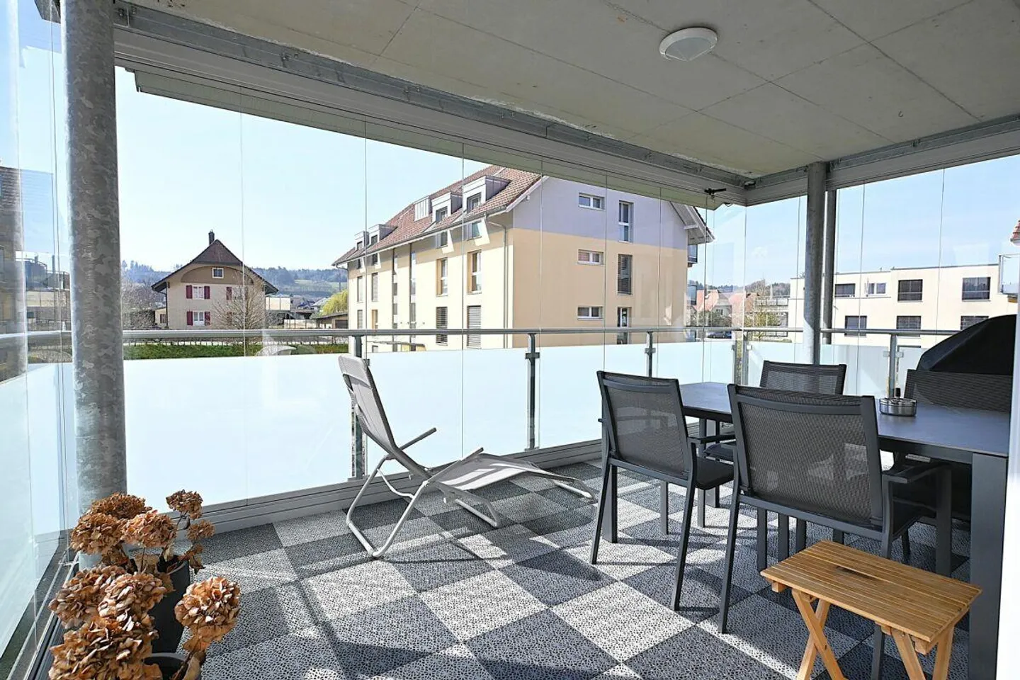 Well-kept, spacious and sunny apartment - Photo 4 of 11