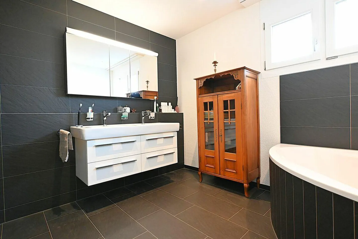 Well-kept, spacious and sunny apartment - Photo 7 of 11