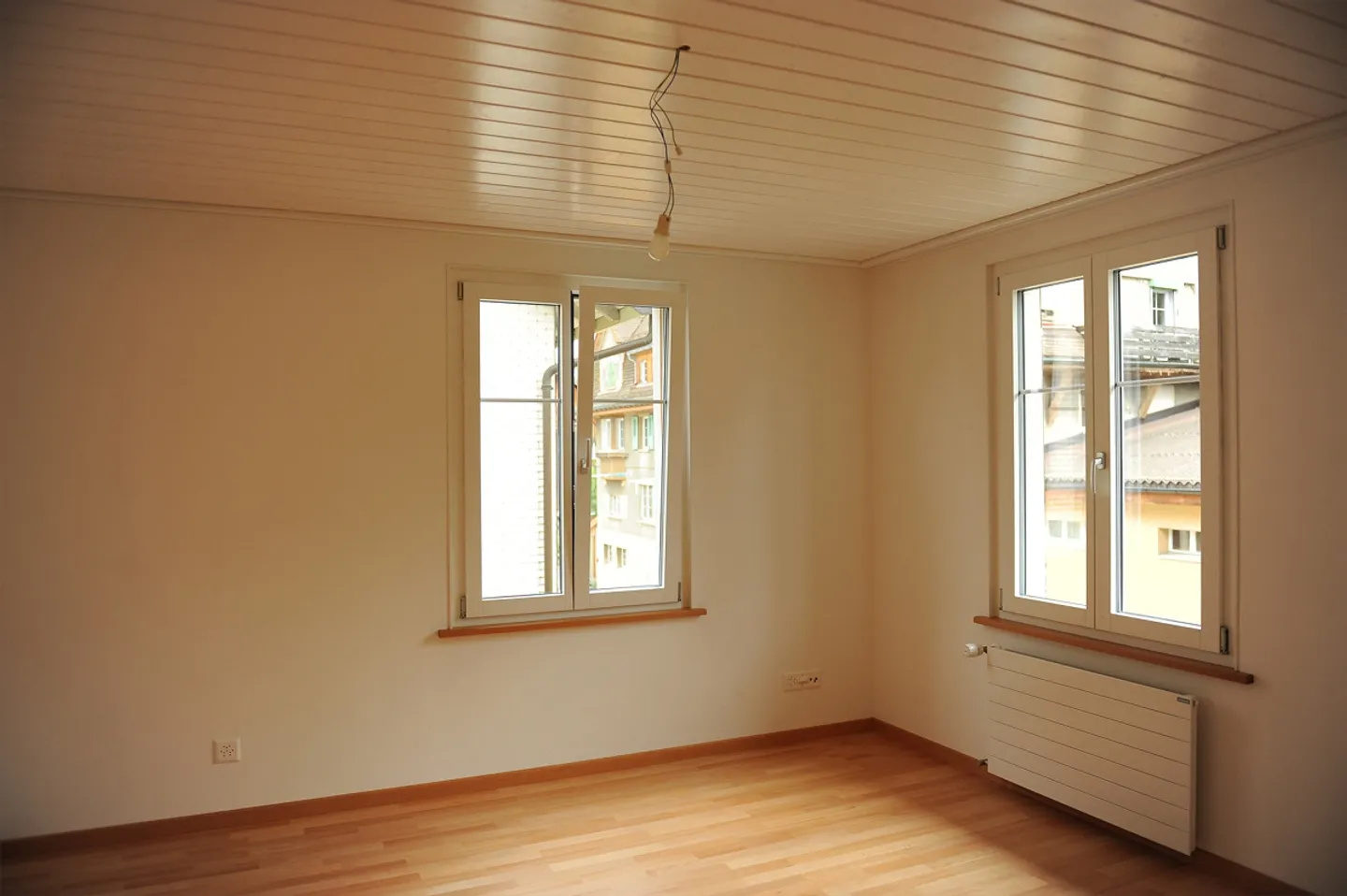 Sunny, modern apartment near the train station - Photo 9 of 14