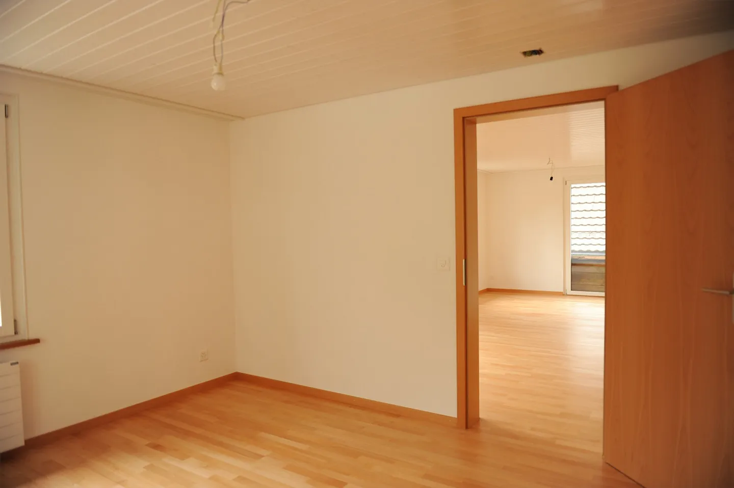 Sunny, modern apartment near the train station - Photo 10 of 14