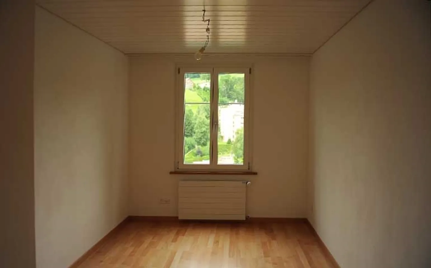 Sunny, modern apartment near the train station - Photo 11 of 14