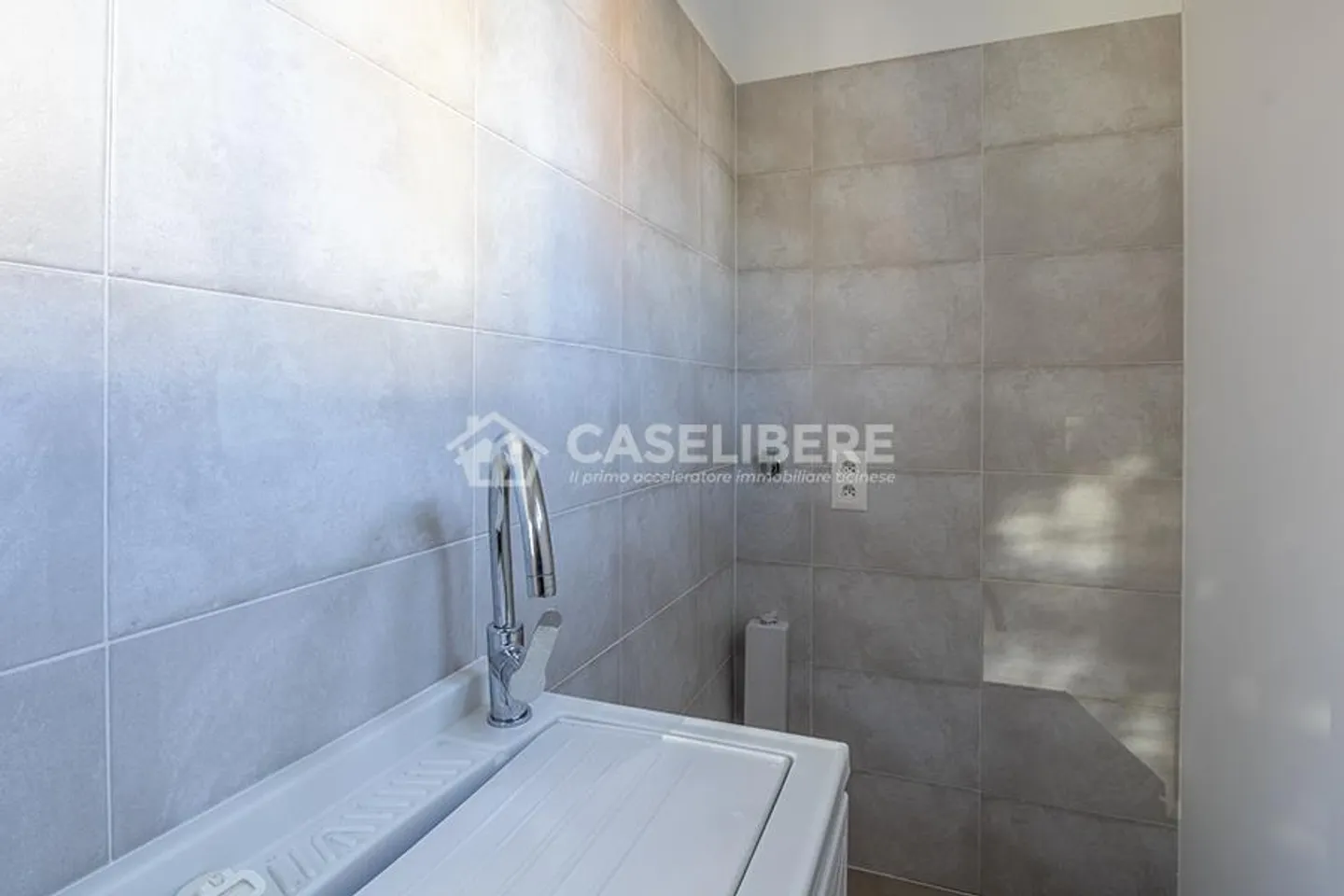 MODERN 2.5 ZIMMER TEILMÖBLIERT IN VIGANELLO - Foto 5 von 10