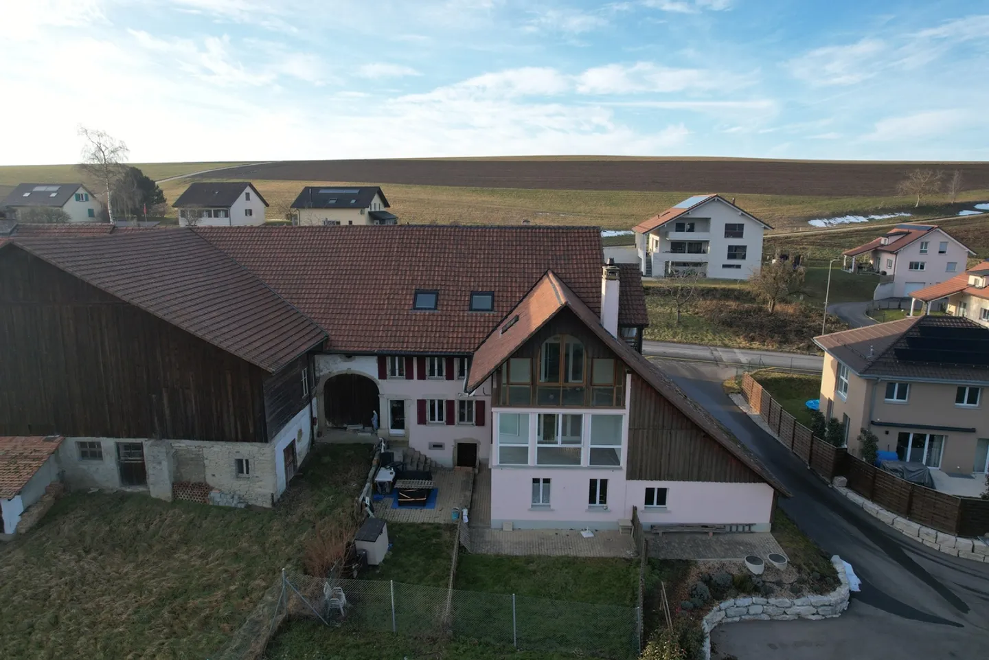 Renovierte Farm mit 3 Wohnungen - Foto 3 von 33