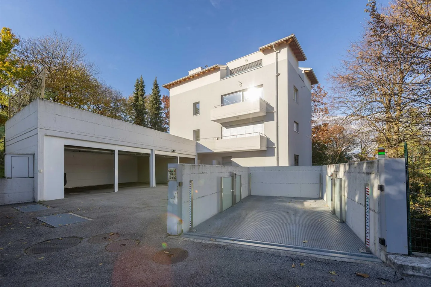 MODERN AND SPACIOUS 3.5 WITH LARGE GARDEN IN BREGANZONA - Photo 4 of 9