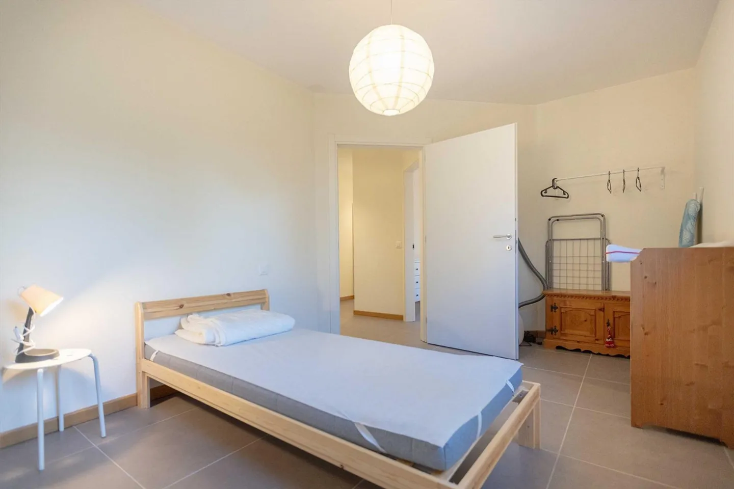 MODERN AND SPACIOUS 3.5 WITH LARGE GARDEN IN BREGANZONA - Photo 8 of 9