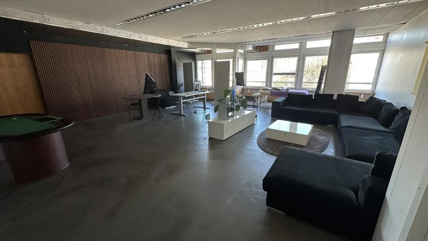 Espace commercial spacieux près de la gare d'Altstetten - Photo 2 sur 7