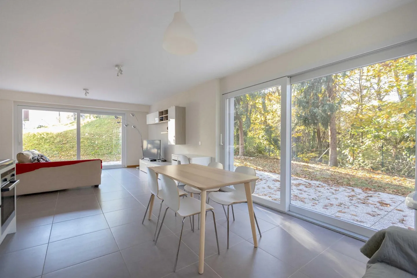 MODERN AND SPACIOUS 3.5 WITH LARGE GARDEN IN BREGANZONA - Photo 6 of 9