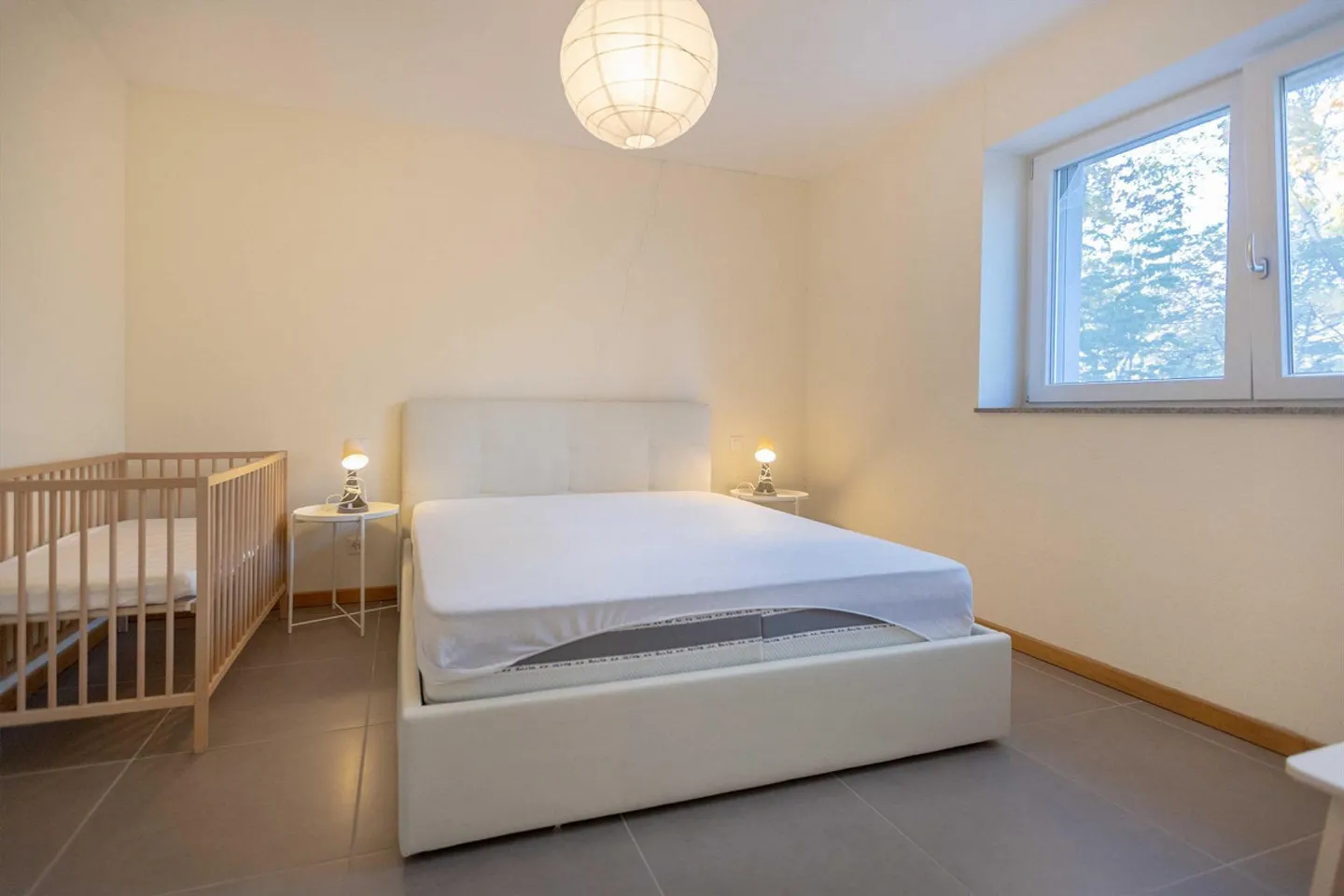 MODERN AND SPACIOUS 3.5 WITH LARGE GARDEN IN BREGANZONA - Photo 7 of 9