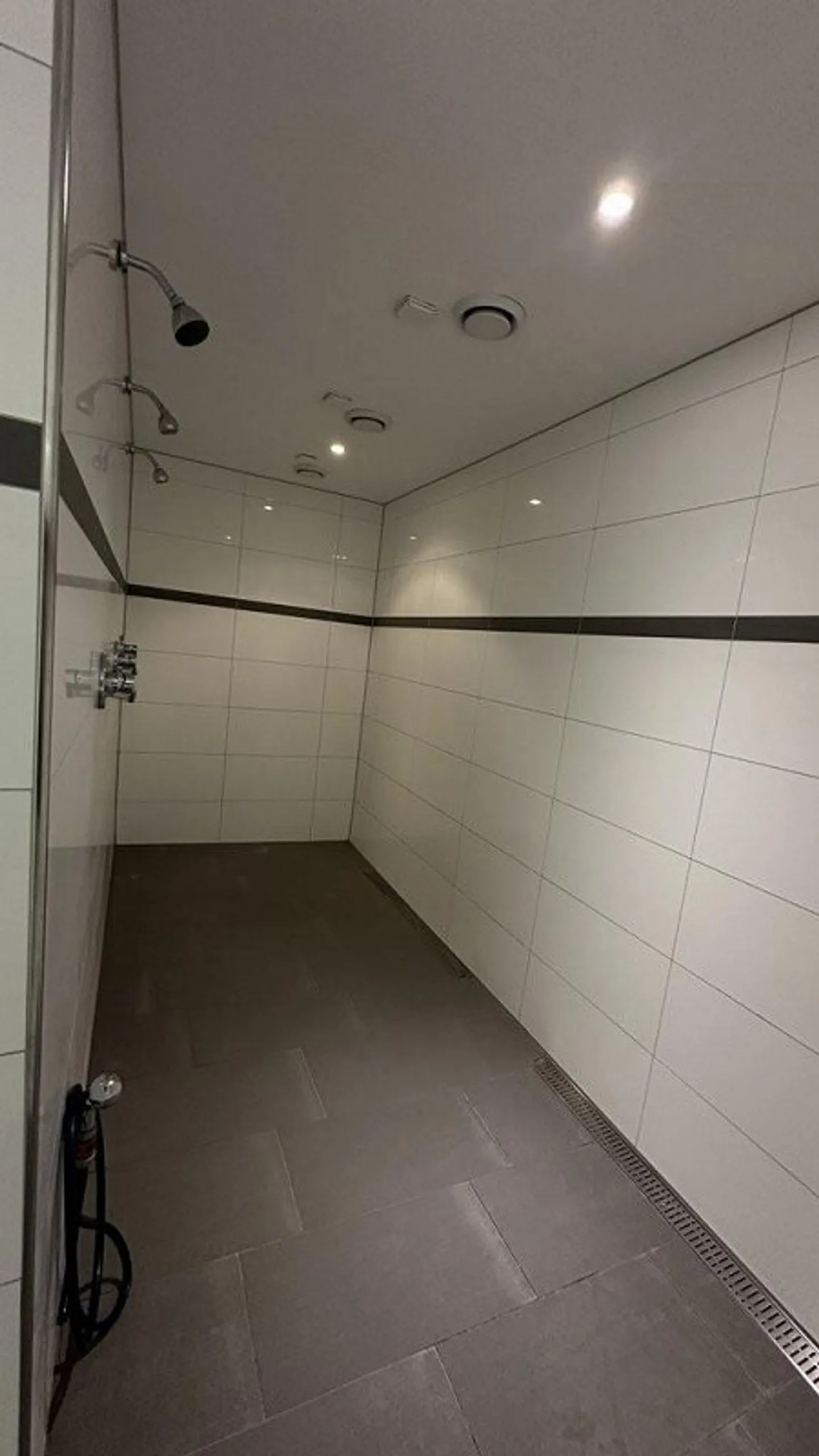 Espace commercial spacieux près de la gare d'Altstetten - Photo 5 sur 7