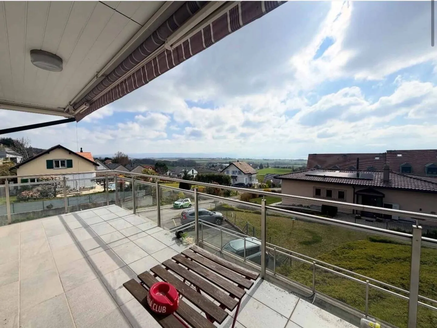 Apartment with a view of the lake and the mountains - Photo 1 of 10