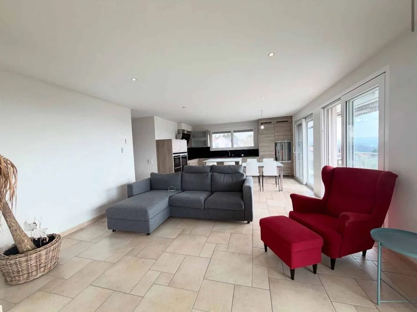 Apartment with a view of the lake and the mountains - Photo 2 of 10