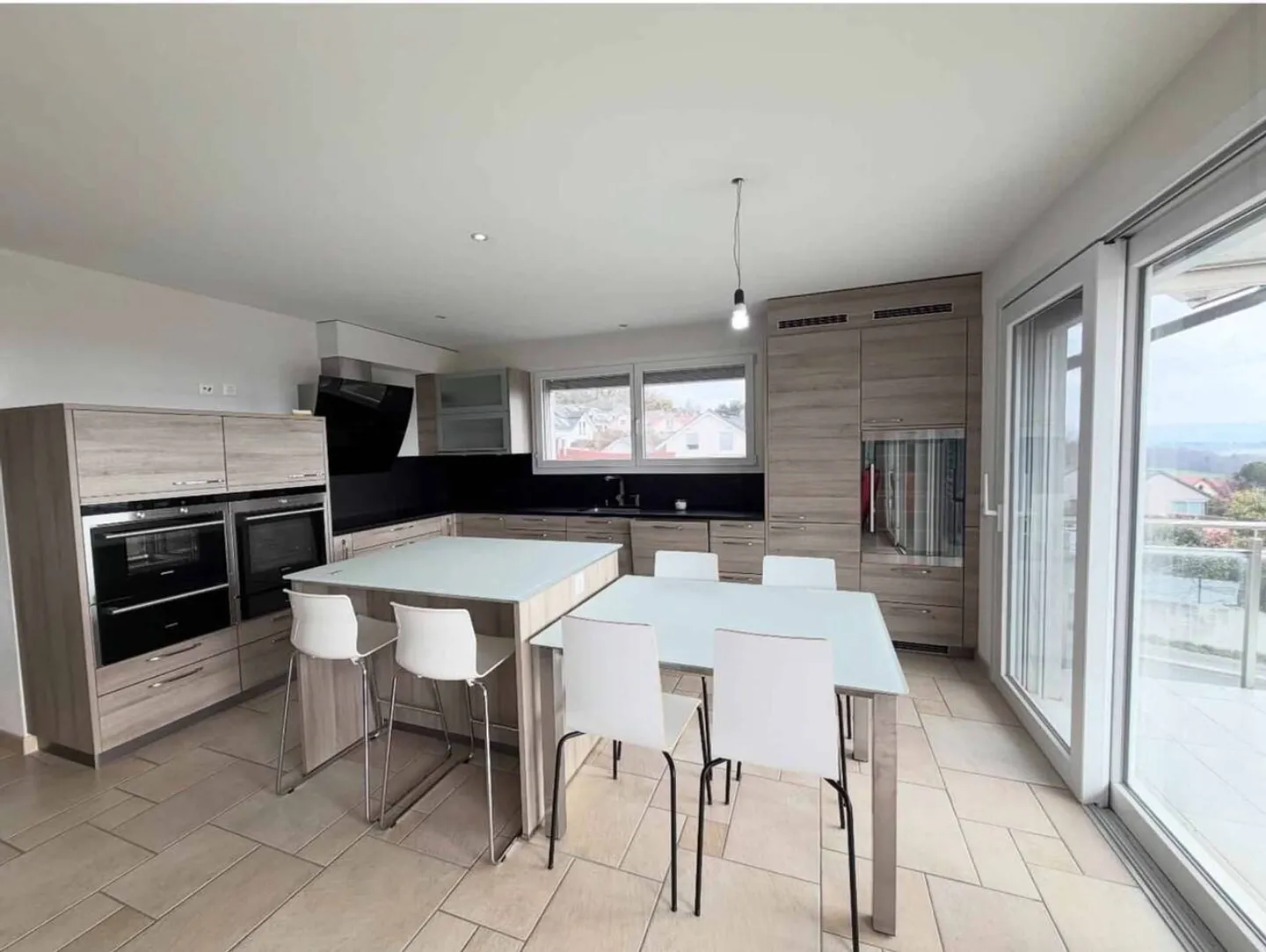 Apartment with a view of the lake and the mountains - Photo 4 of 10