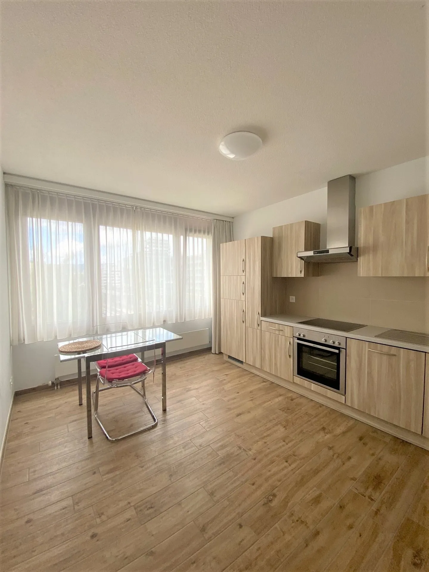 La tua nuova casa nel cuore di Zug! - Foto 2 di 5