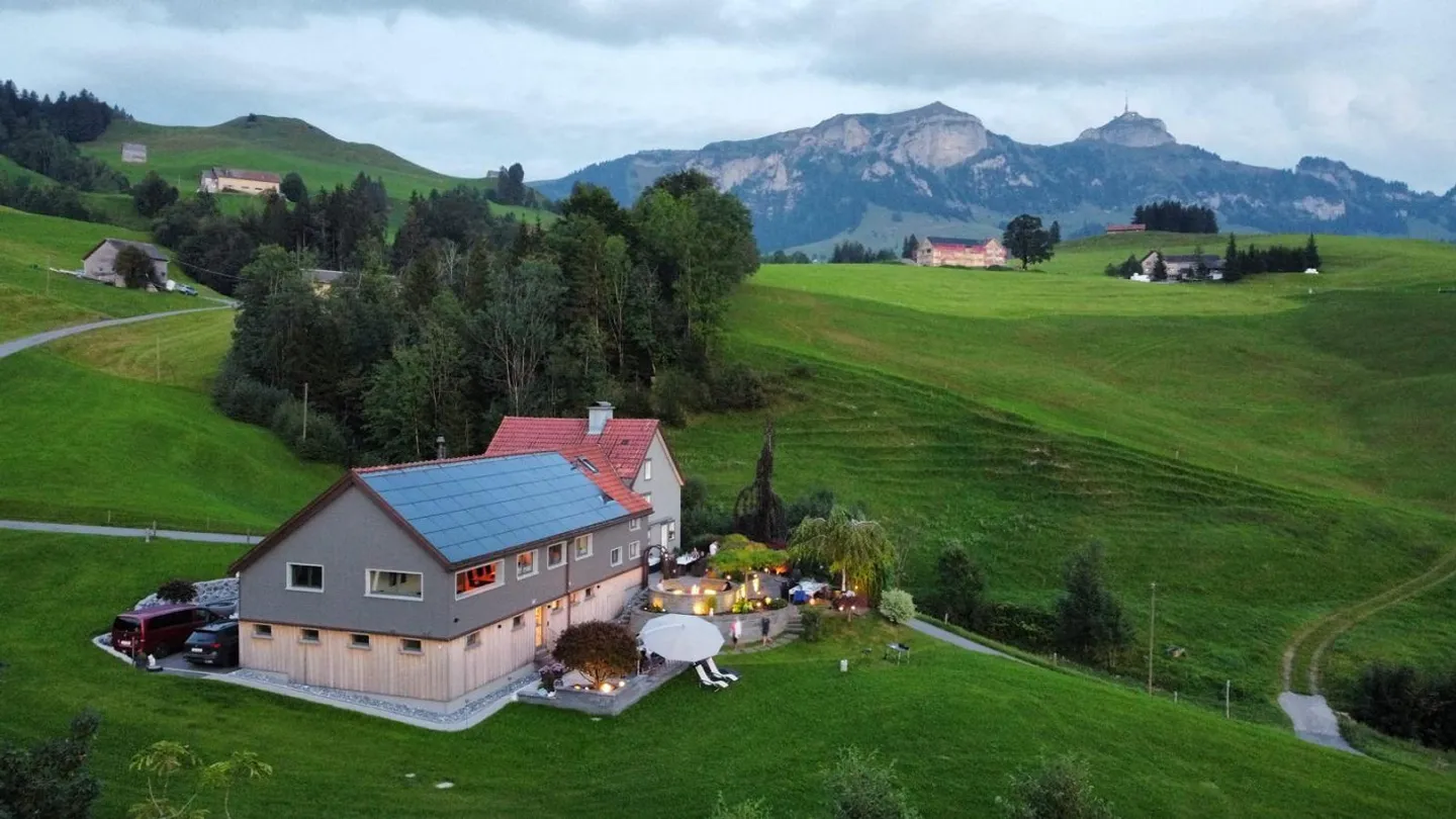 Living where others vacation – Dreamlike 6.5-room farmhouse part - Photo 4 of 30