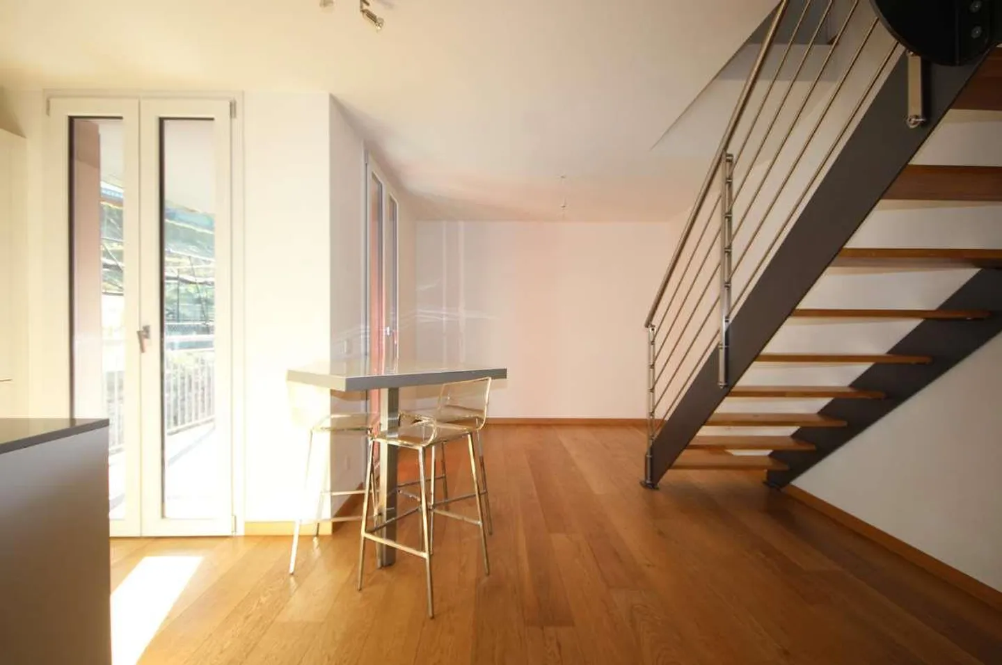 Mendrisio-Capolago : duplex moderne de 2,5 pièces au centre du village - Photo 3 sur 9