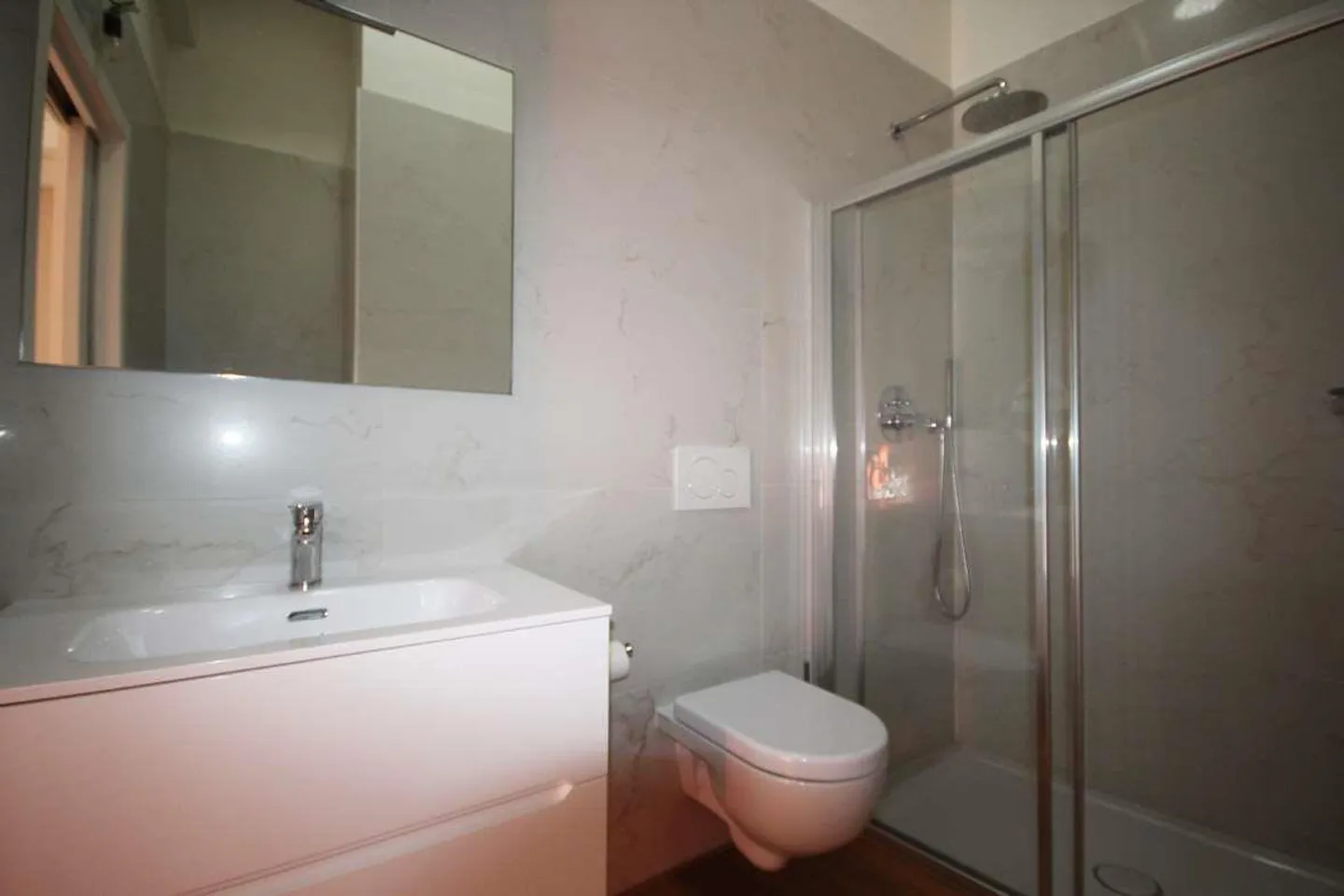Mendrisio-Capolago : duplex moderne de 2,5 pièces au centre du village - Photo 5 sur 9