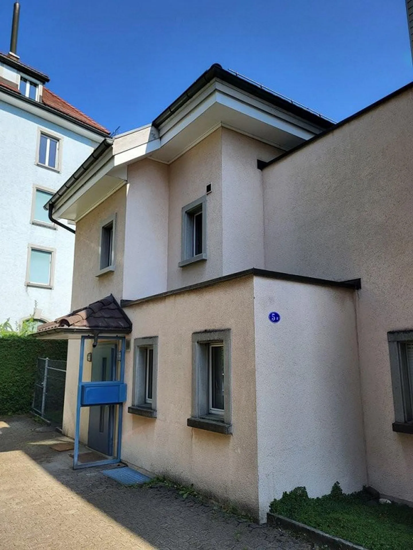Renovated Maisonette Apartment in Close Proximity to the Cantonal Hospital - Photo 2 of 8