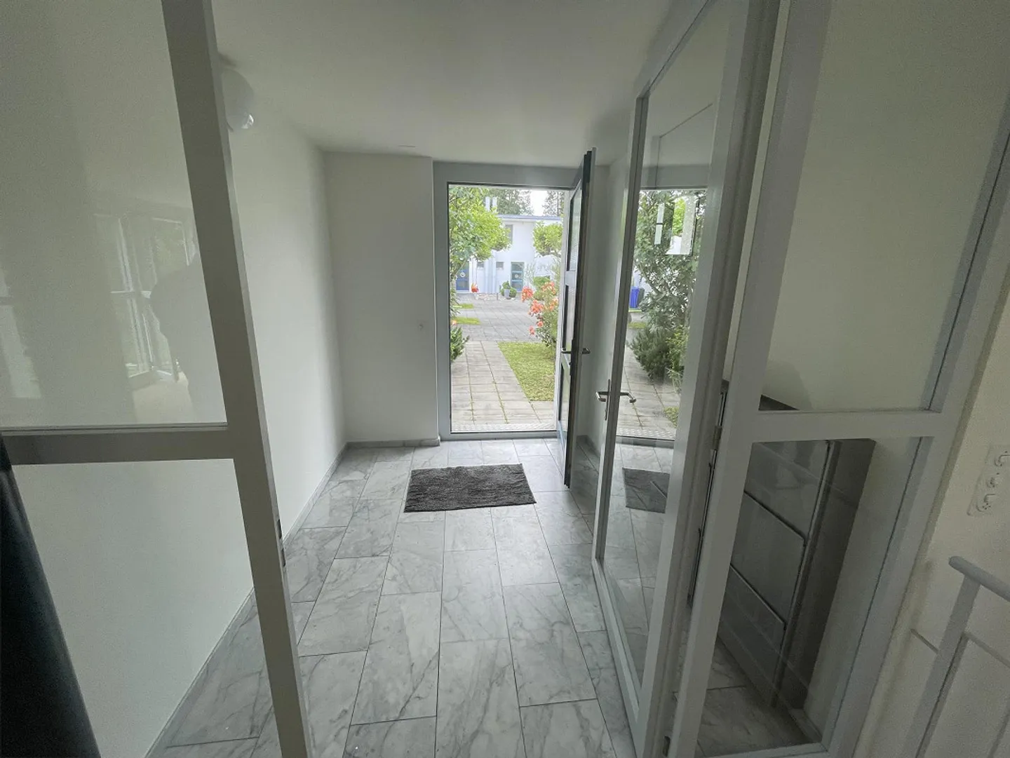 Casa bifamiliare di 4 1/2 stanze (camera degli ospiti inclusa), garage e 2 posti auto Therwil/BL - Foto 5 di 13