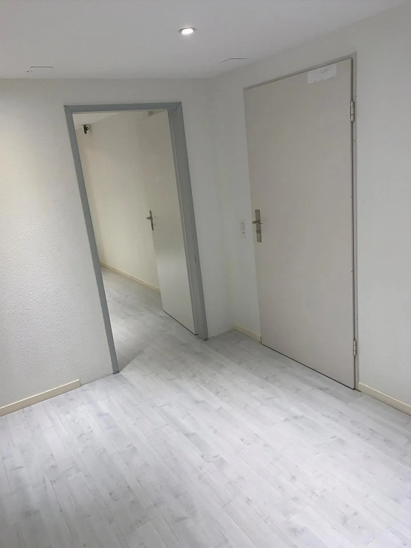 Spazio ufficio di 160m2 vicino a Letzipark - Foto 2 di 8