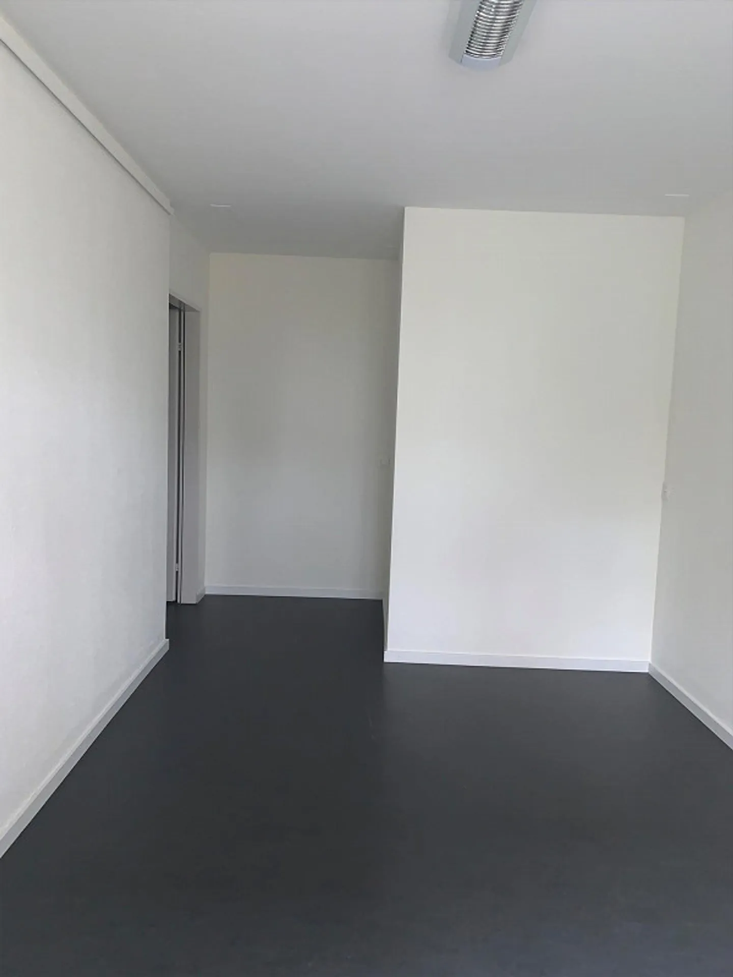 Spazio ufficio di 160m2 vicino a Letzipark - Foto 4 di 8
