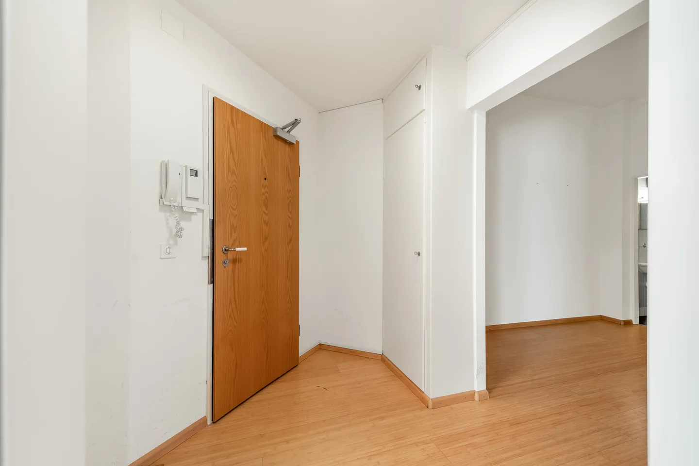 Spazio Commerciale in una Posizione Centrale - Foto 4 di 13