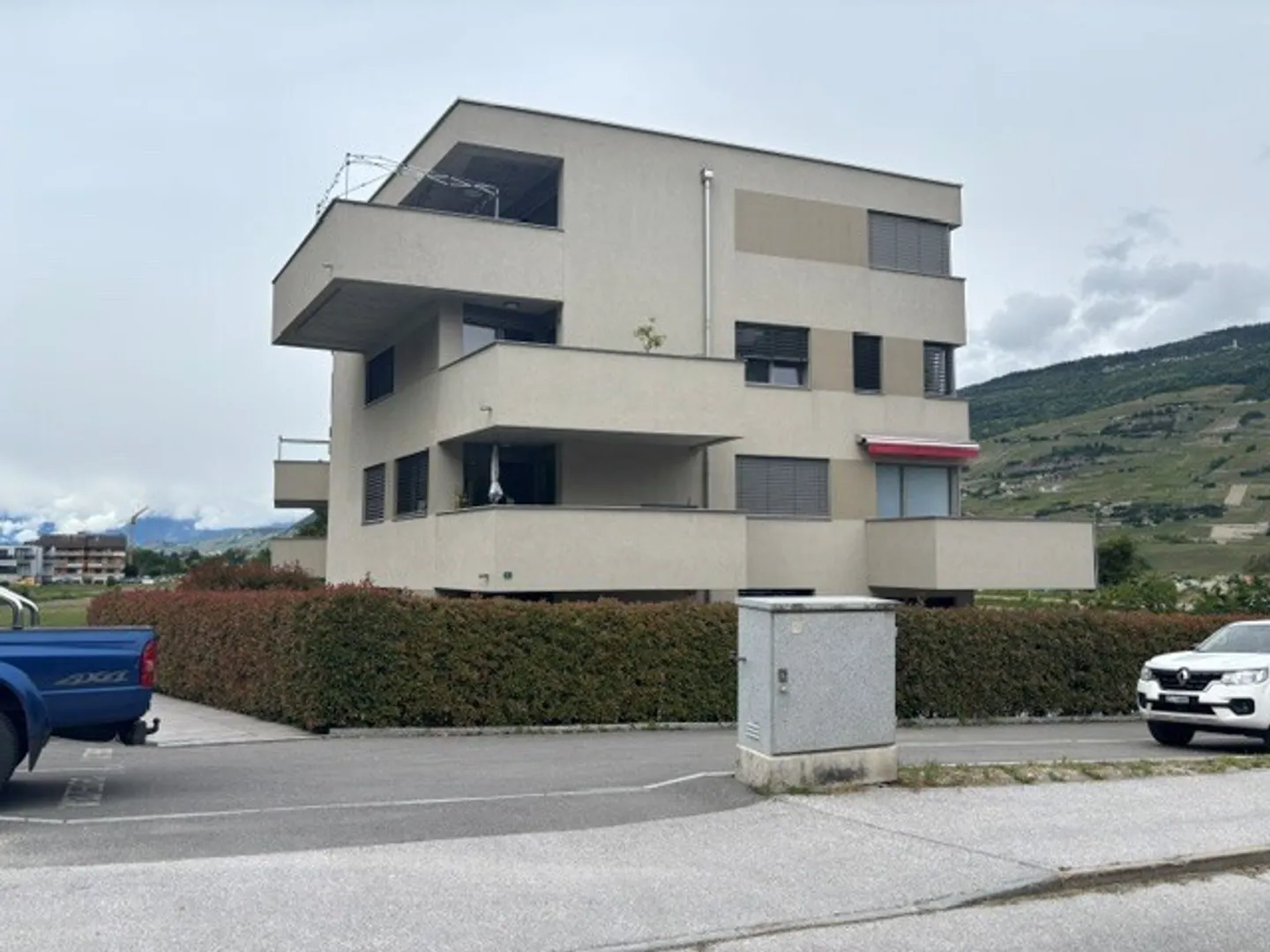 Bel appartement de 3,5 pièces au rez-de-chaussée à Chalais - Photo 2 sur 8