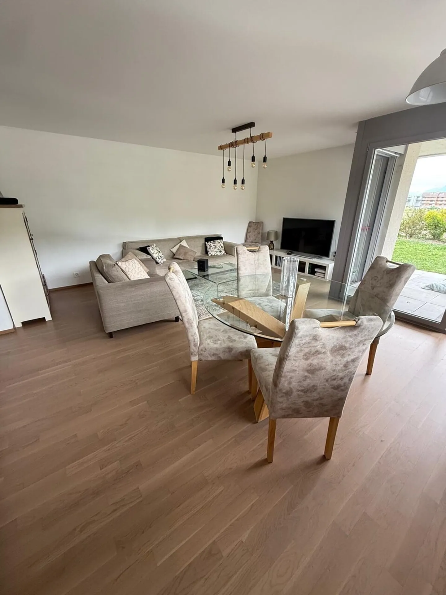 Bel appartement de 3,5 pièces au rez-de-chaussée à Chalais - Photo 4 sur 8