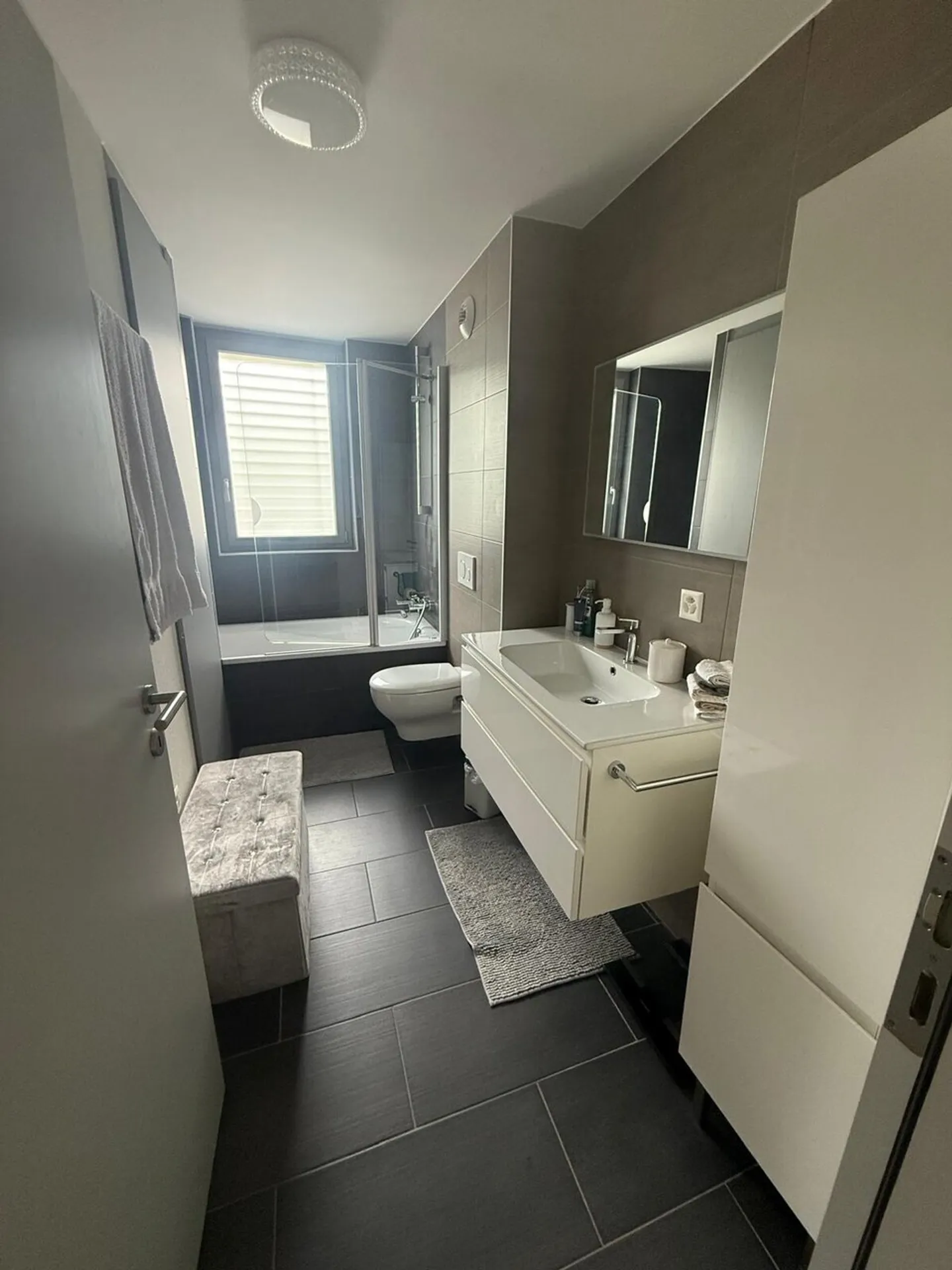 Bel appartement de 3,5 pièces au rez-de-chaussée à Chalais - Photo 5 sur 8