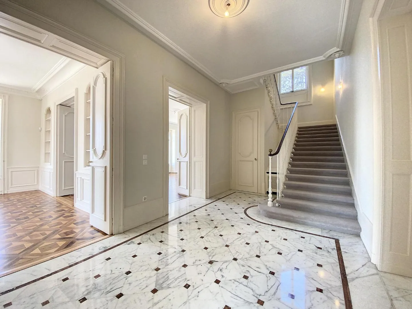 Proprietà eccezionale e di prestigio (completamente ristrutturata) - Foto 2 di 13