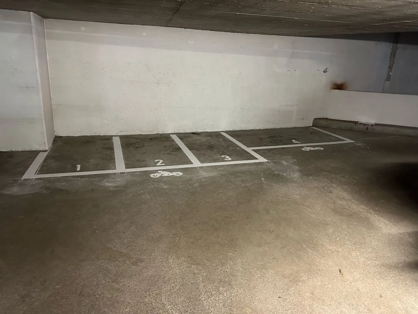 Motorradplätze zur Miete - Foto 2 von 2