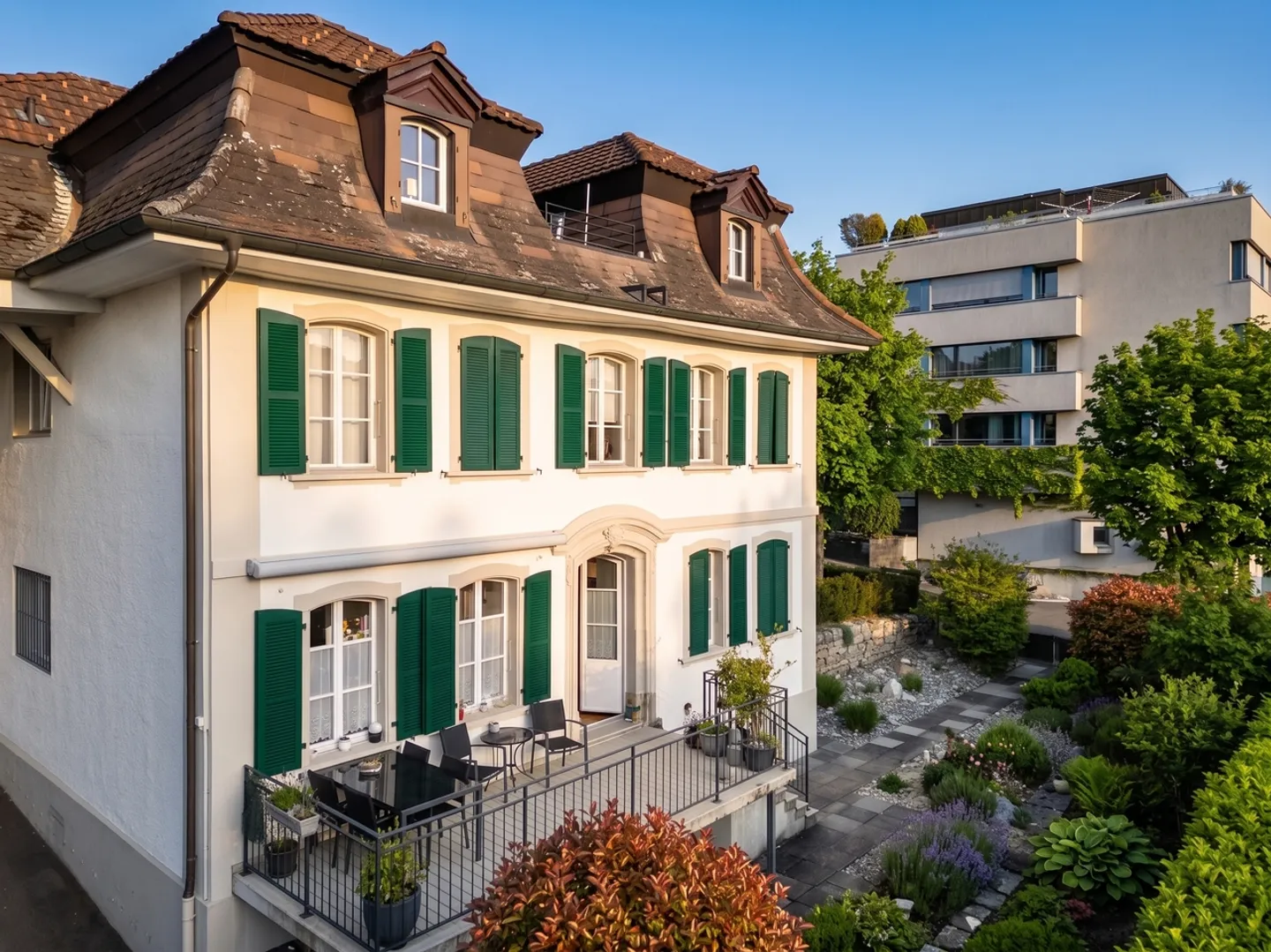 MAISON MULTIFAMILIALE ATTRACTIVE AVEC CARACTÈRE HISTORIQUE - Photo 1 sur 11