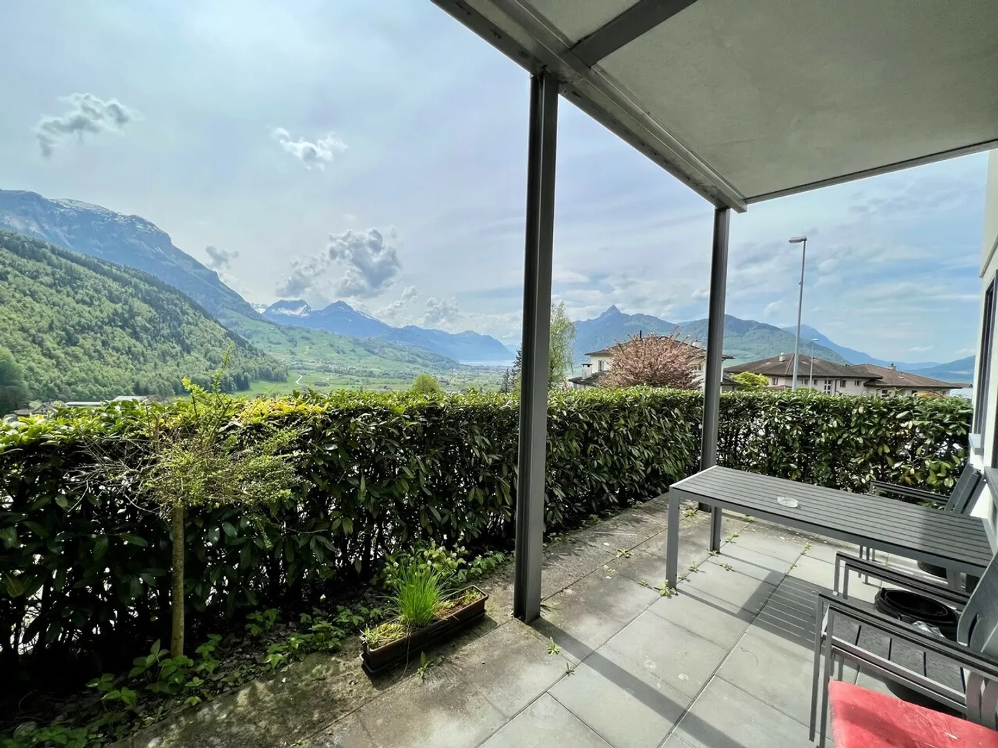 Appartamento giardino 2,5 locali con vista lago a Rickenbach SZ - Foto 1 di 7